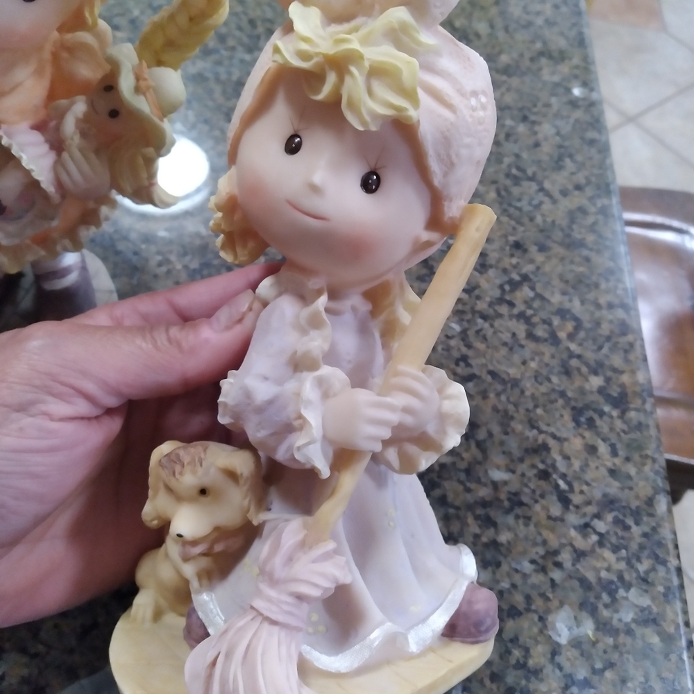 Figurines - Picture 3 of 3